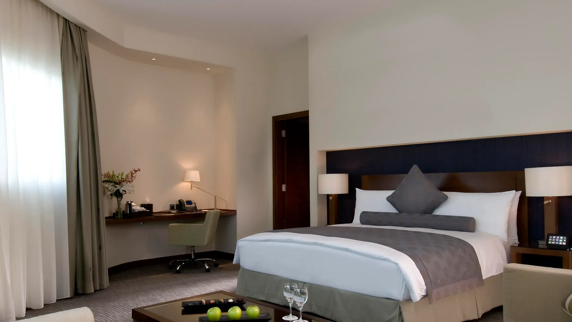 Grand Millennium Al Wahda Hotel And Executive Apartments Abu Dhabi 5*,  Emirados Árabes Unidos